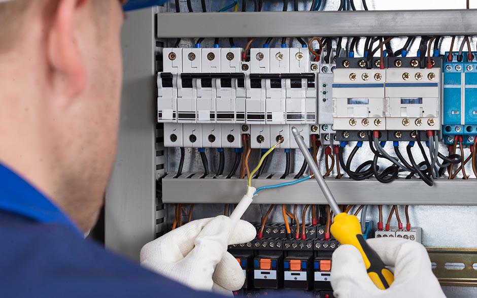 monteur électricien Paris